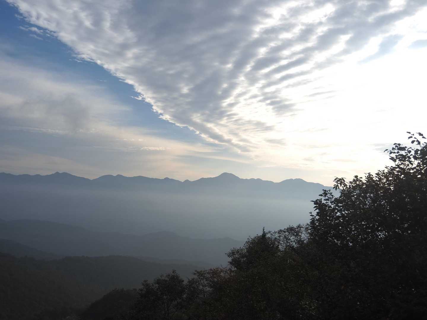 ドーム状の皇海山