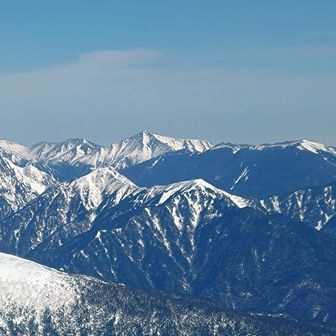 眺望を見ていきます

北アルプス
真ん中奥に常念岳
手前は焼岳、十石岳辺りでしょうか