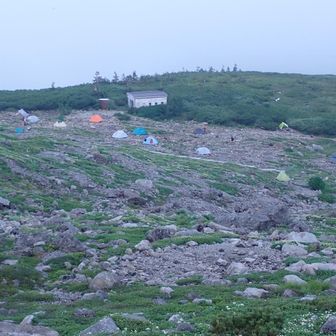 テント場まで10分だけど、サンダル履きにはちょっとキツかった😅

⛺️泊羨ましい
小屋泊でも重いのに…みなさんすごいわ👍