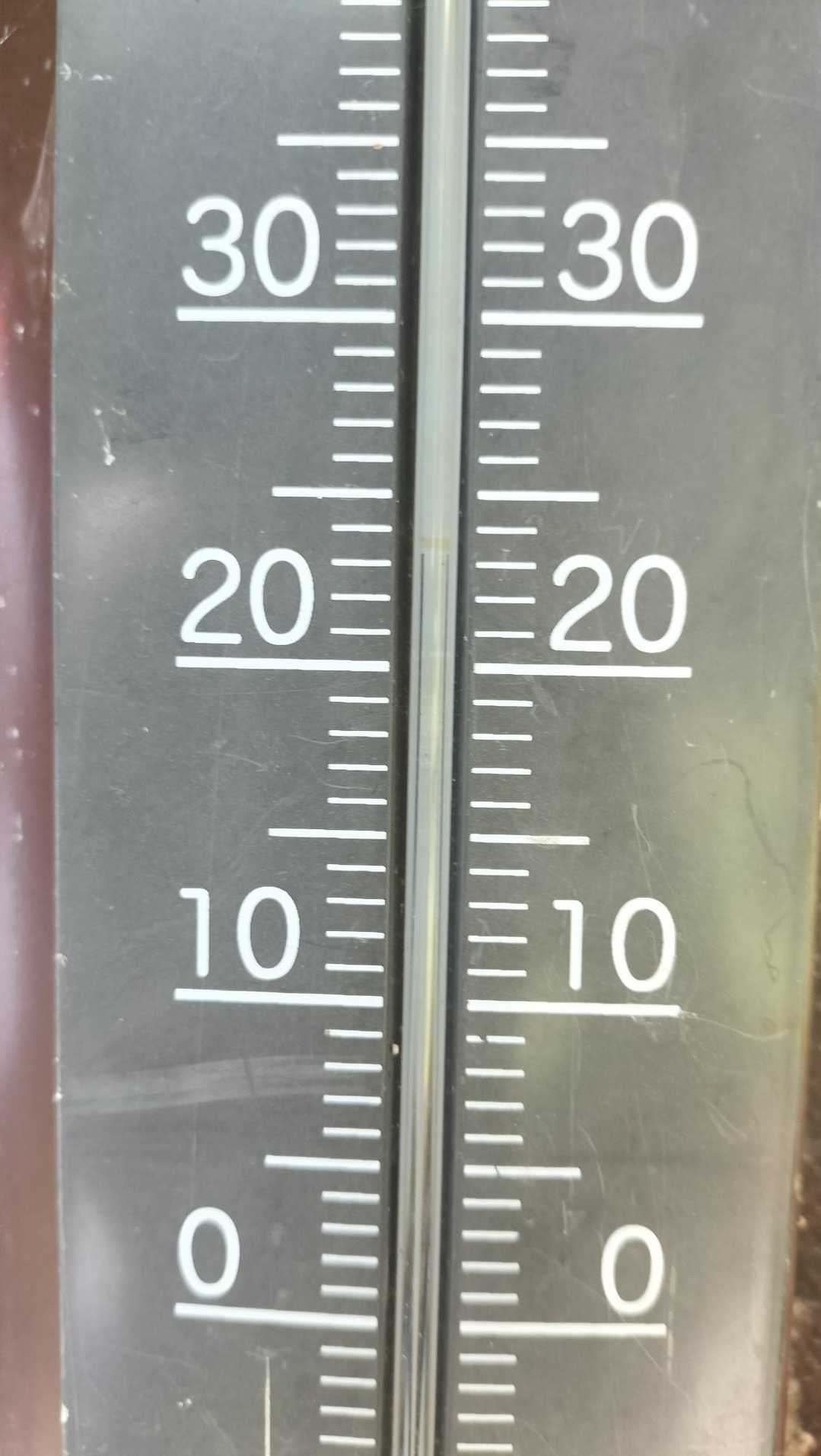 井関峠の気温は、２４℃かな？見えにくいけど