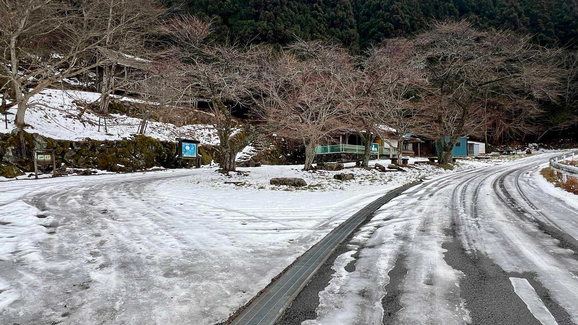 水の元、やっぱり雪があった