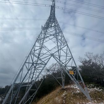 この鉄塔はいつもジリジリと鳴っていて気味が悪かったのですが静かになりました