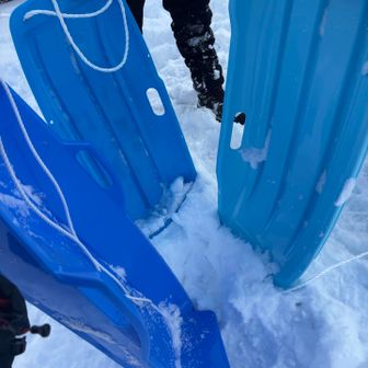 ソリ部だよー、ソリで滑るとあっという間に下山できました、大体180mぐらい滑ったのかなぁ