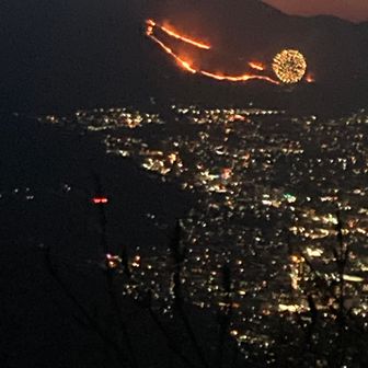 ”火祭り”
花火も観られてラッキー♪