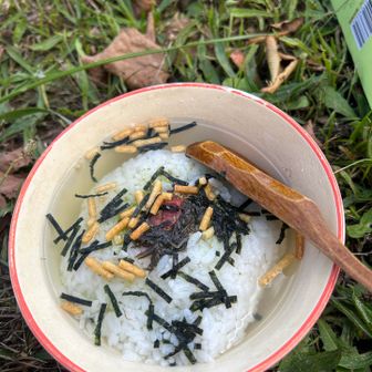 ご飯食べたり。

2回目の盆踊り大会開始まで１時間あるから
その間に山頂行ってこようー！