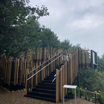 らせんのビューテラスは建築家、隈研吾がデザインされたとの事。