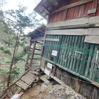 ⛓️鎖場終わり付近
朽ちかけた根本山神社