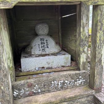 鞍掛峠から登ります🙏