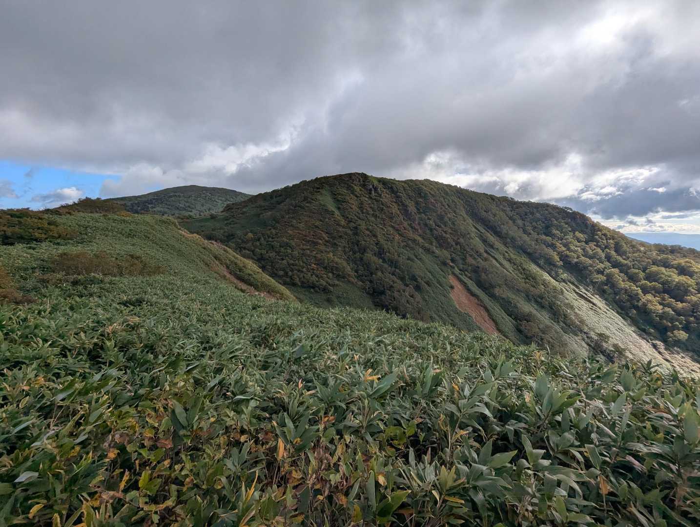 近いのに行けない犬倉山👀　空は雲多め☁️