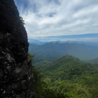 鷹戻し中から崖越しの景色が素晴らしい