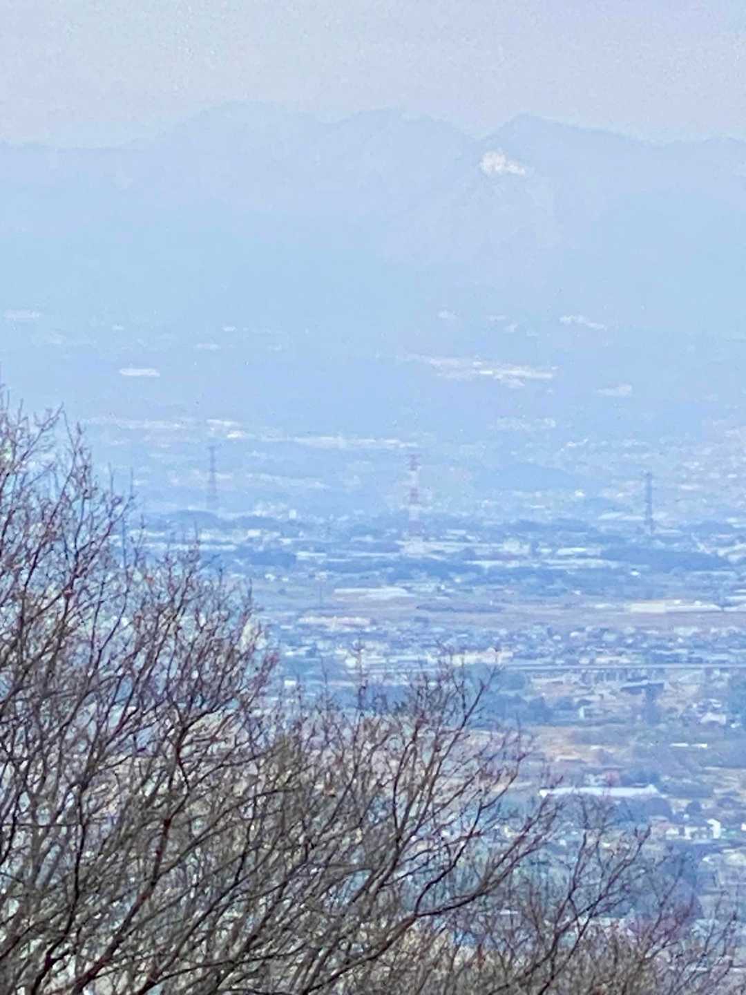 うっすら、赤城山が見えています。