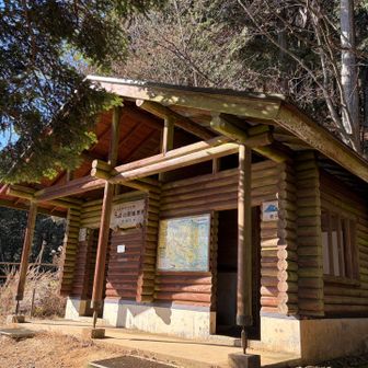 大岳山から下ったところのトイレ