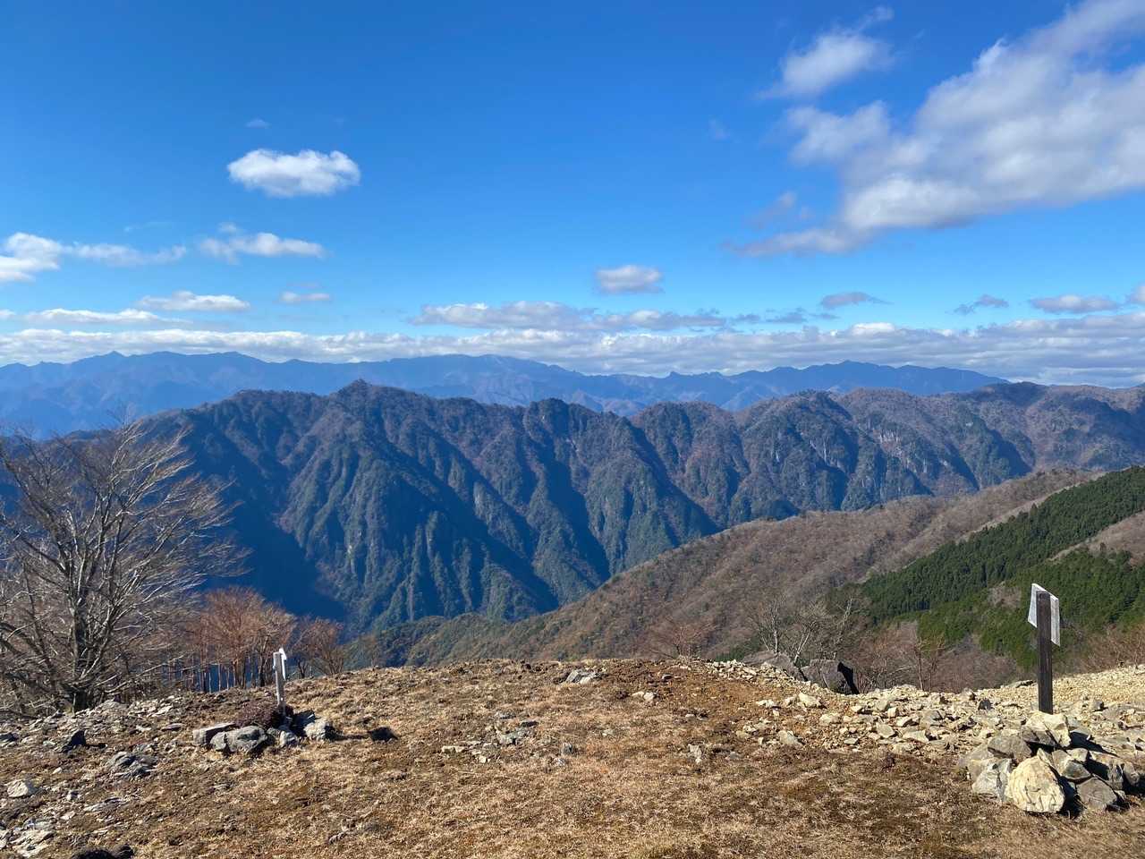 大峰の山々を⛰
ぜ〜んぶ並べて横から見れるなんて🤩
贅沢すぎて涙が出ます🥲