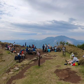 明神ヶ岳
ここもすごい人😳