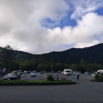 8 月のお盆休み初日午前 7 時過ぎの駐車場
車はまばらで余裕あり