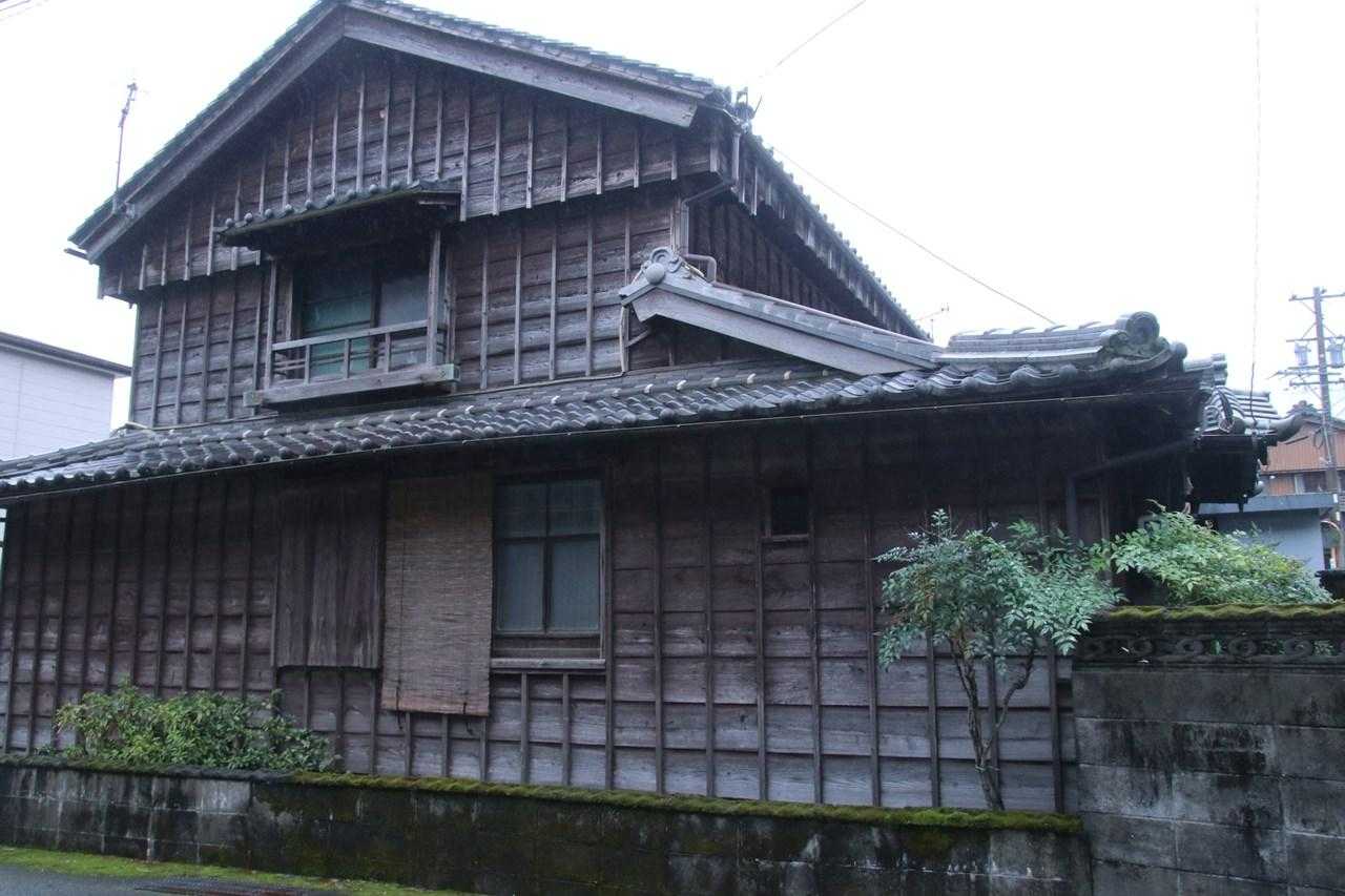 民家の小径、近畿自然歩道を歩きます。