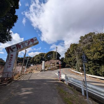 山頂は地図上ではこの辺りなんだけど···