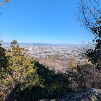 眺望が開けて六甲から北摂山地の稜線が正面に見えた✨
STMで歩いた山々です