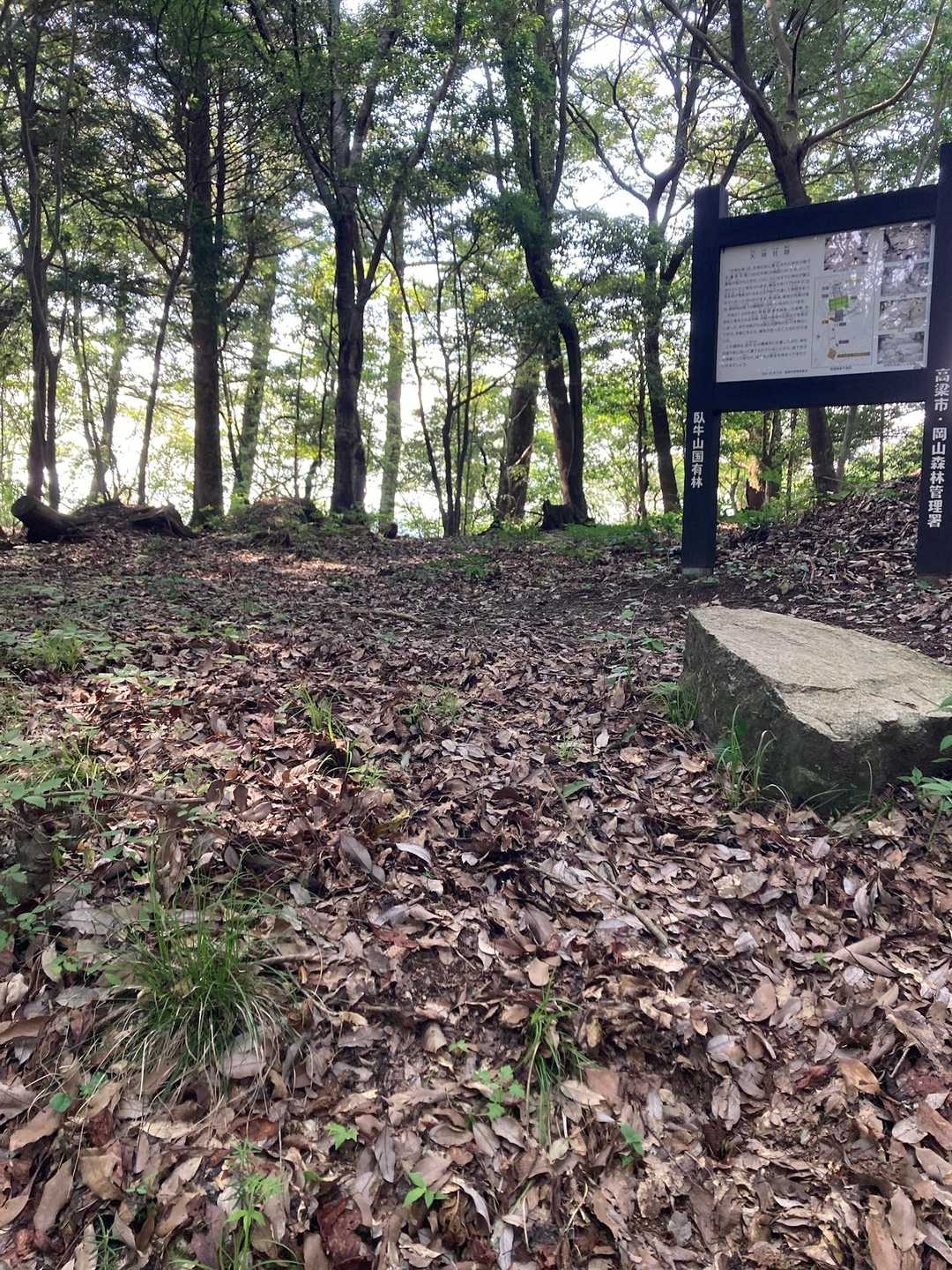拝殿下の広場