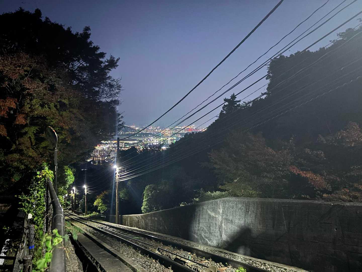 ケーブルカー軌道から見る八幡の灯✨
ゴールはもうちょい💪