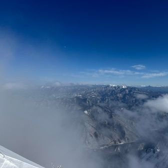 関東方面、たぶん赤城山、榛名山、妙義山に浅間山とか
景色を堪能してトマノ耳に戻ります🚶‍♀️