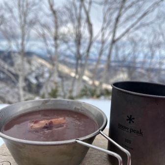 【ぜんざいとコーヒー】
この甘さ、けしからん！
冬はこれ、食べたくなりますよねぇ

寒いのに、なんだか一人でわちゃわちゃして
片付けにも時間がかかる
…あー寒い🥶
…でもお腹はあったかい☺️