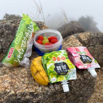 今日は眺望ゼロ🪟
束の間のお昼はフルーツ三昧で🥭🍎🍌
