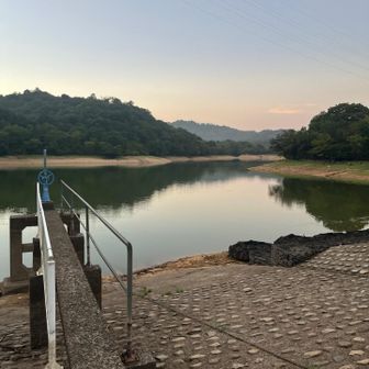 ダムのここで登山靴パカパカになった😭