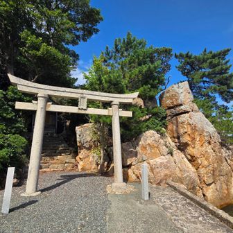 宗像神社⛩️🙏
これより奥に、岩穴から見える赤い鳥居あるらしいが、見そびれてしまってた💦