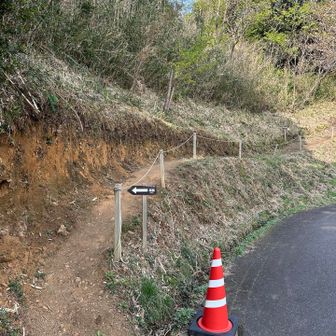 順路と書いてあるのは、アドベンチャーバレー吉野ヶ里の施設案内です
舗装路を進みます
我々は間違えました🙀