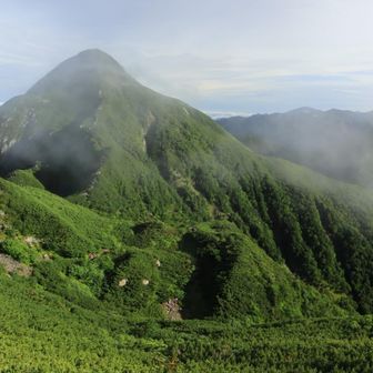 小卯岳からの中盛丸山