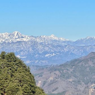 きっとそれは、里山だと眼下に人々の生活をリアルに感じてしまうからだろう

