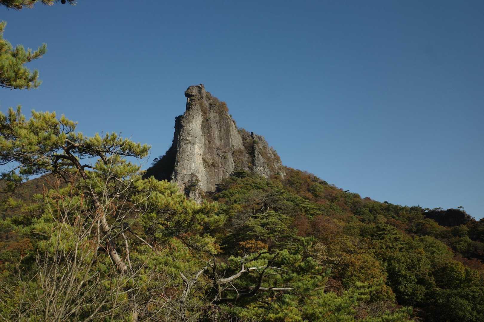 尾根は獅子岩がちょいちょいみれる