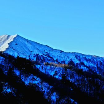リフト西島駅手前から撮影📸
ホワイト次郎笈😊現れる