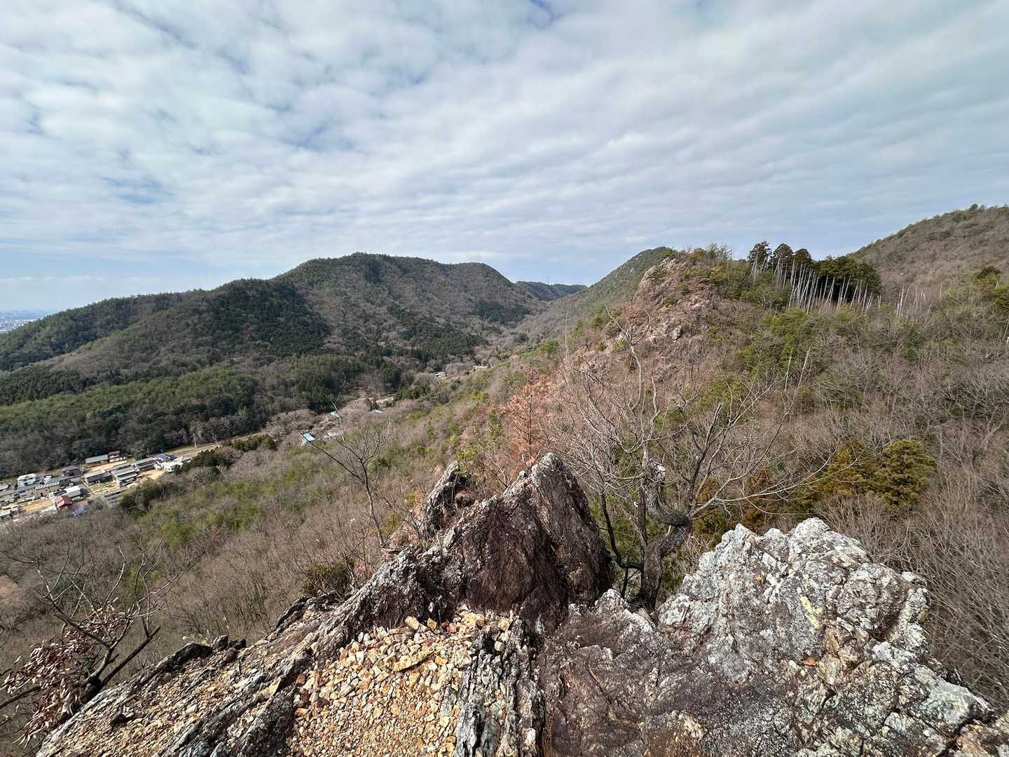 「前どんぐり」から次に行く「槍どんぐり」が見えてます⛰️近い🤭
左に見えている山を経由でして周回します。