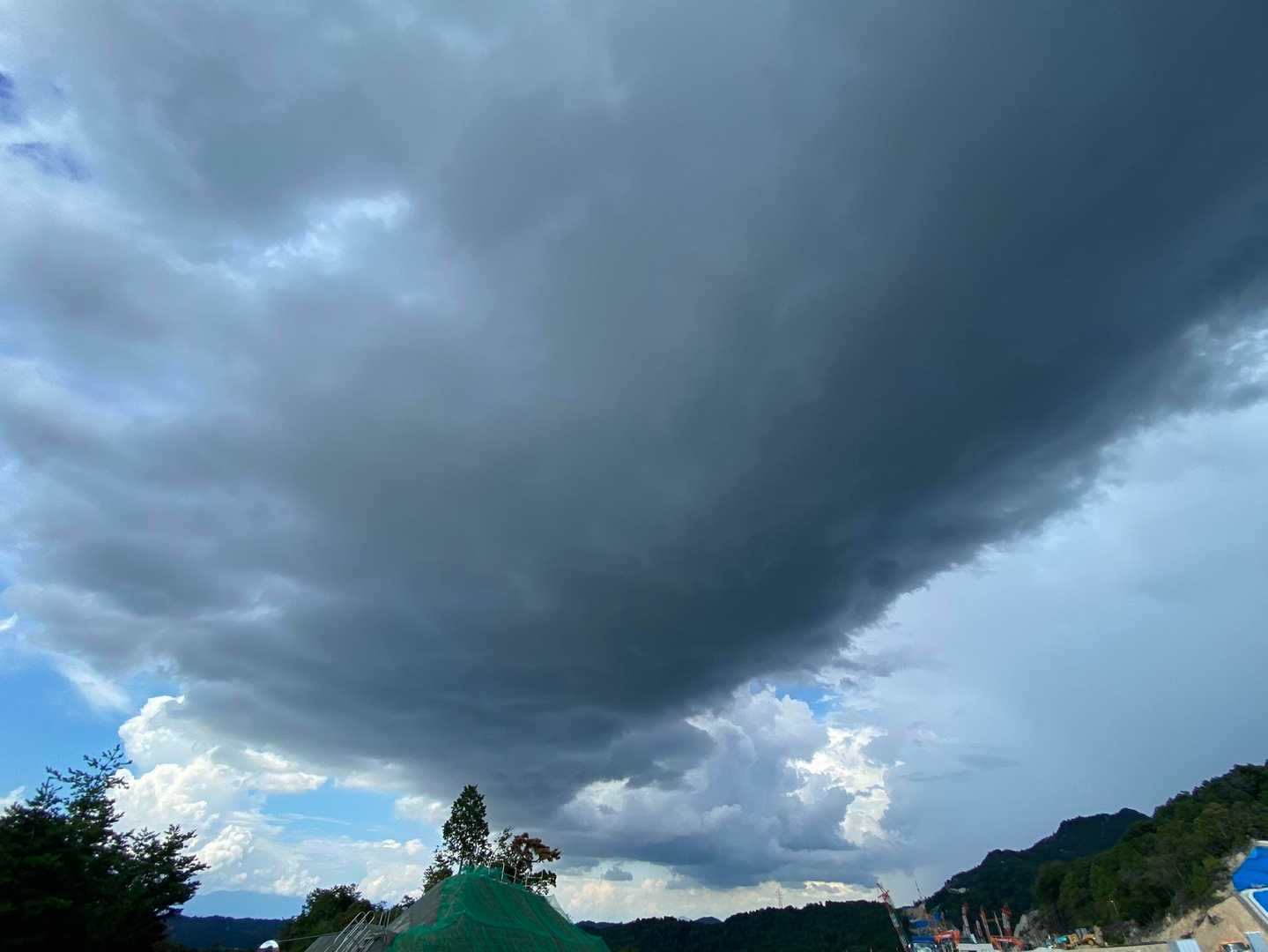 うー、雨雲が😱
なんとか間に合ってよかったです。
ありがとうございました🙇‍♀️☺️