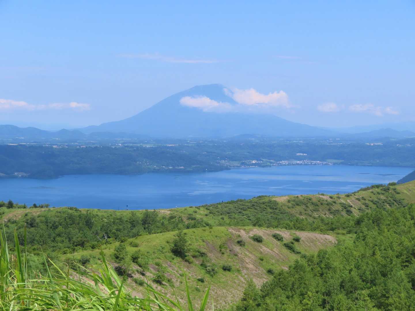 洞爺湖と羊蹄山