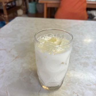 濃厚牛乳 600円かな？
氷入り＆ストロー使って飲むの新鮮
美味しかったー！濃厚でした。