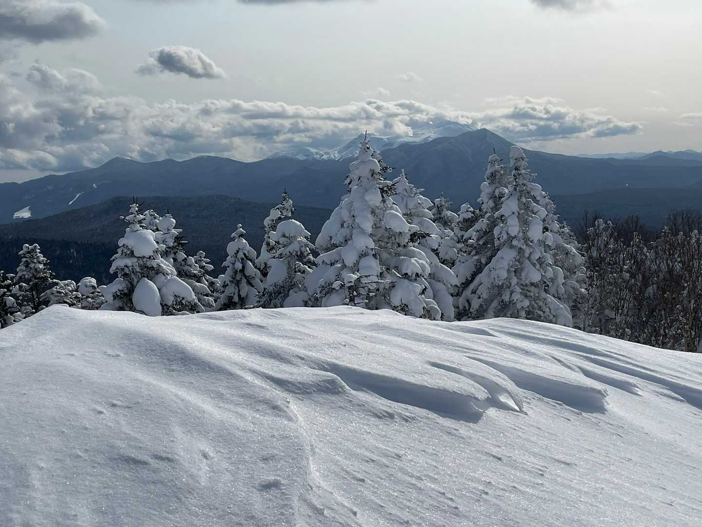 山頂からは雌阿寒岳を見る事が
出来ました😁