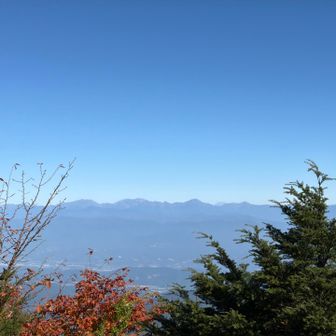 避難小屋付近の岩場から
