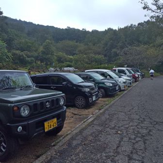 夜明け前から満車状態です