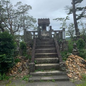 両崖山山頂は展望なし