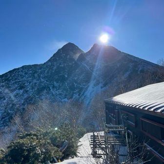 避難できる小屋の土間で装備換装