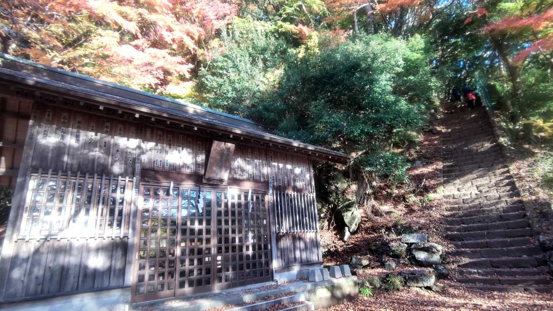 では、混雑も落ち着いたし行きますかね👣
ご挨拶を(´・人・｀)
もう、暑いな…
半袖に変身～(*'▽')
