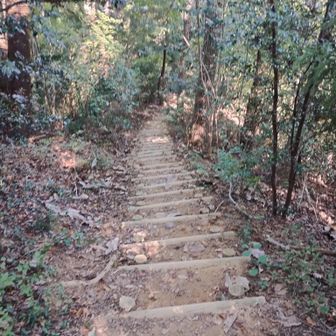 天狗岩に寄り道。

少し下る。