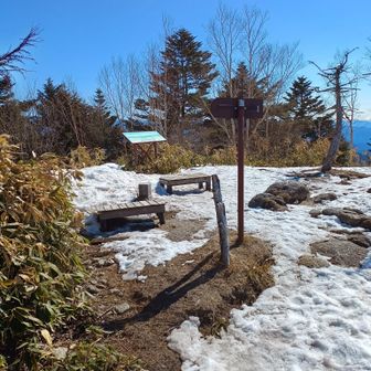 大川入山着　結構疲れました
降る道は日当たり良く雪がないので12爪は此処で外します。
頂上から下は雪ではなくヌカルミで滑った。