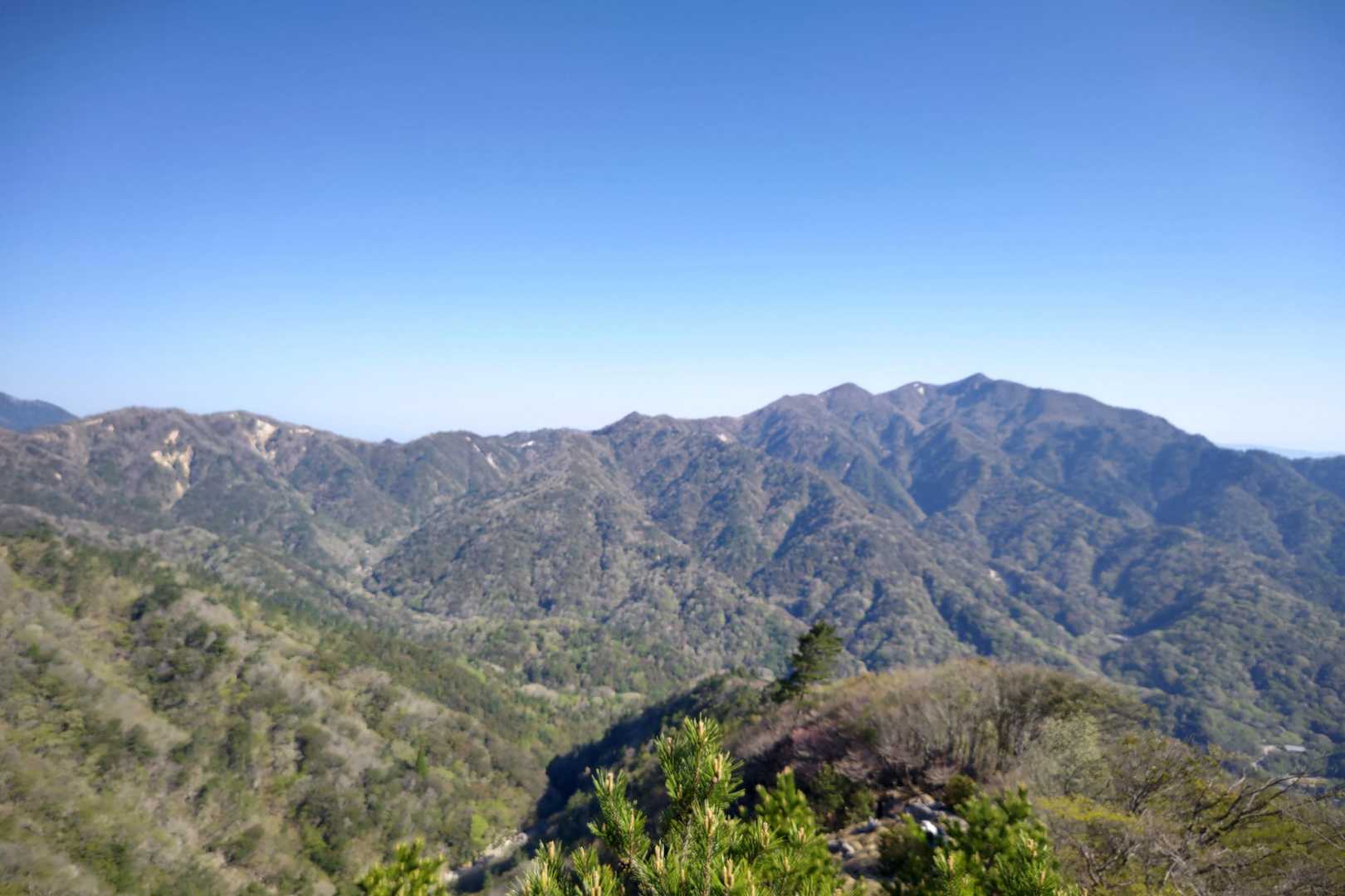 遠くに釈迦ヶ岳⛰️