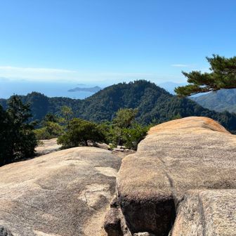 駒ヶ林の岩達
寝転びたくなる