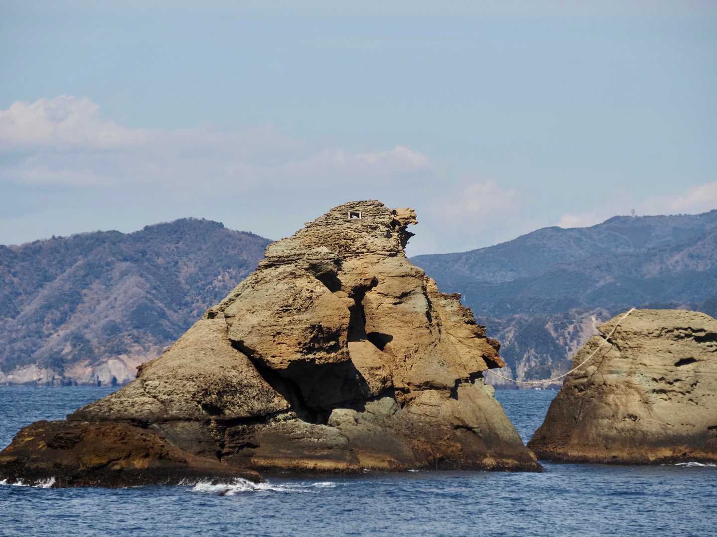 あんれまー❗️

牛着岩、なんとスカイラークのロゴマーク"ひばり"ふう（連想するの私だけ？）