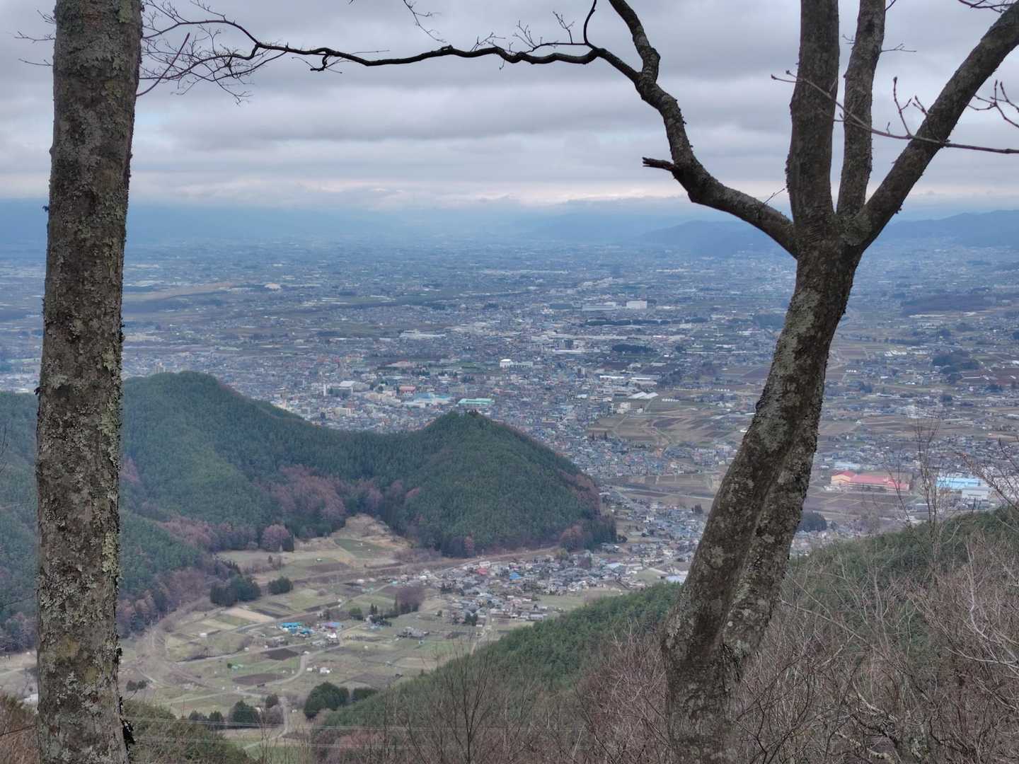 霧訪山周回 | 中央分水嶺上に連なる小さな峰。のどかな山頂に全方位の山岳展望がの写真